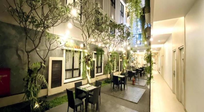 Grand Malioboro Yogyakarta Hotel Exterior foto